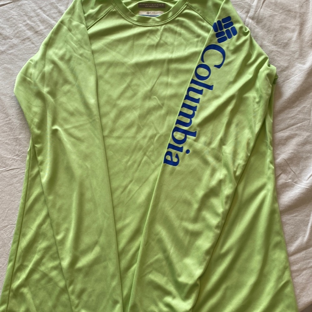 Small Mens Columbia Rashguard excellent condition